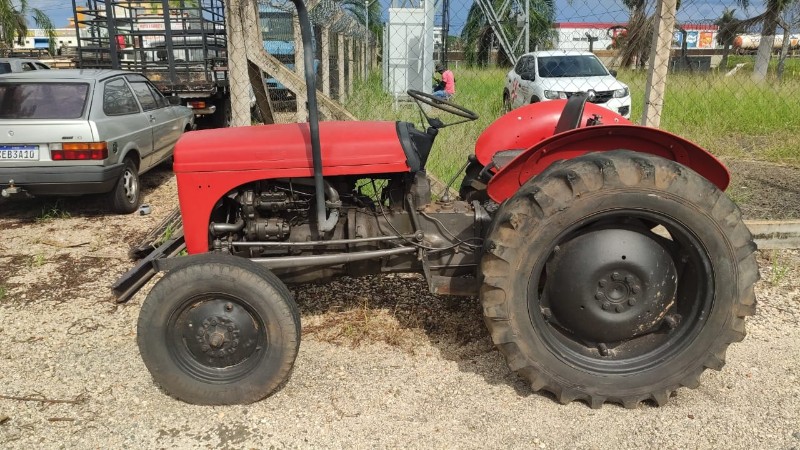 TRATOR MASSEY FERGUSON