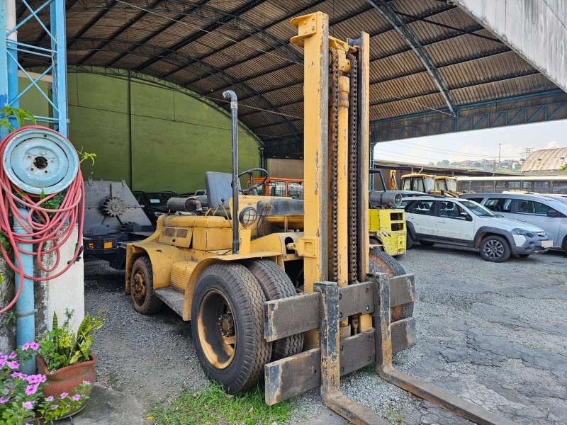 EMPILHADEIRA CLARK; 7 TONELADAS; DIESEL